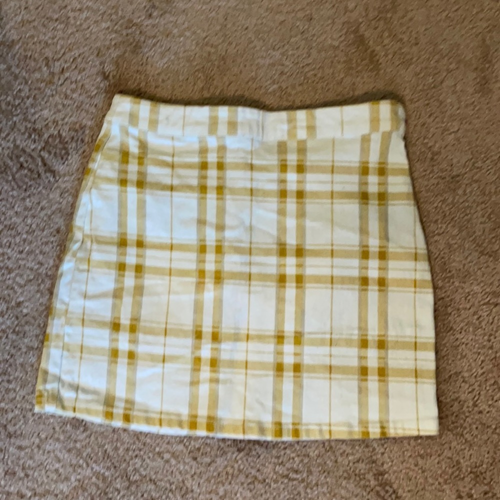 Yellow/white skirt